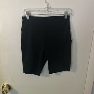 Biker shorts with side pockets